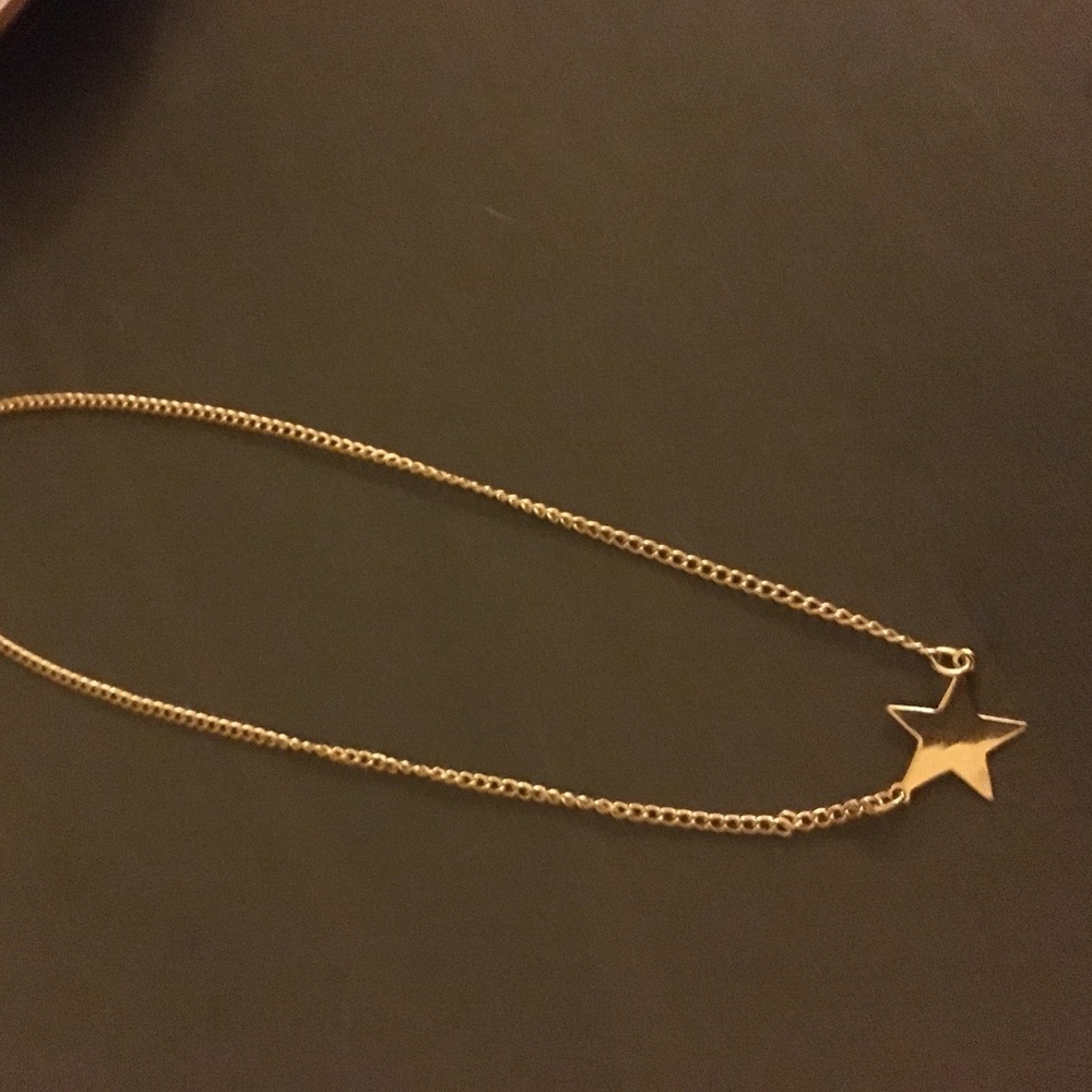 ❗️SOLD❗️Vintage gold tone star necklace